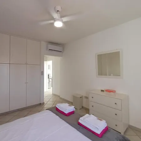 Paradise Gardens - Superb Large 3 Bed 2 Bath *