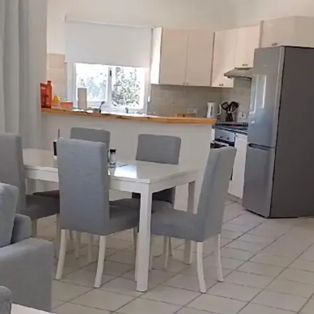 Paradise Gardens - Superb Large 3 Bed 2 Bath