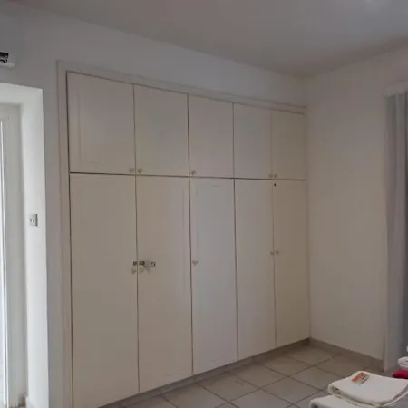 Paradise Gardens - Superb Large 3 Bed 2 Bath Apartment