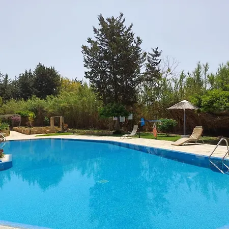 Paradise Gardens - Superb Large 3 Bed 2 Bath