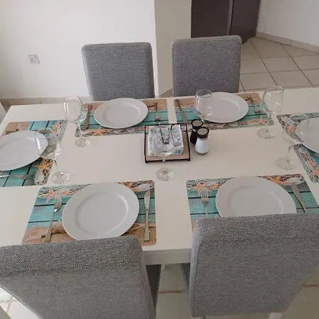 Paradise Gardens - Superb Large 3 Bed 2 Bath Appartement