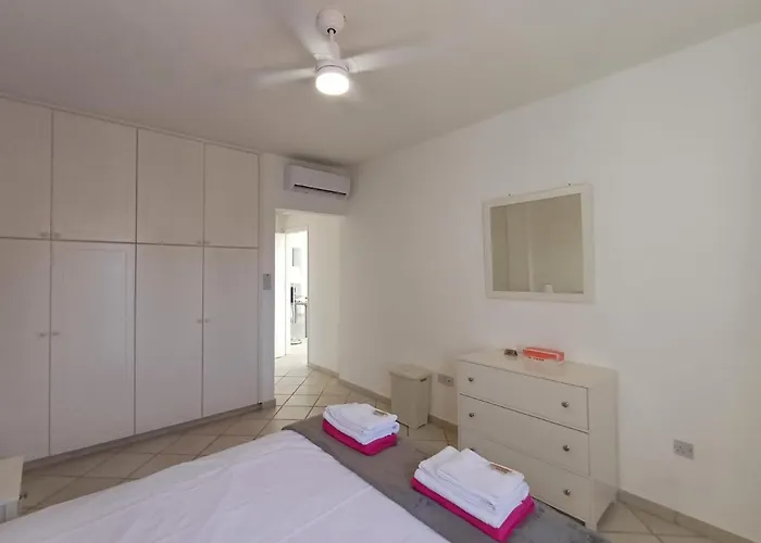 Paradise Gardens - Superb Large 3 Bed 2 Bath *