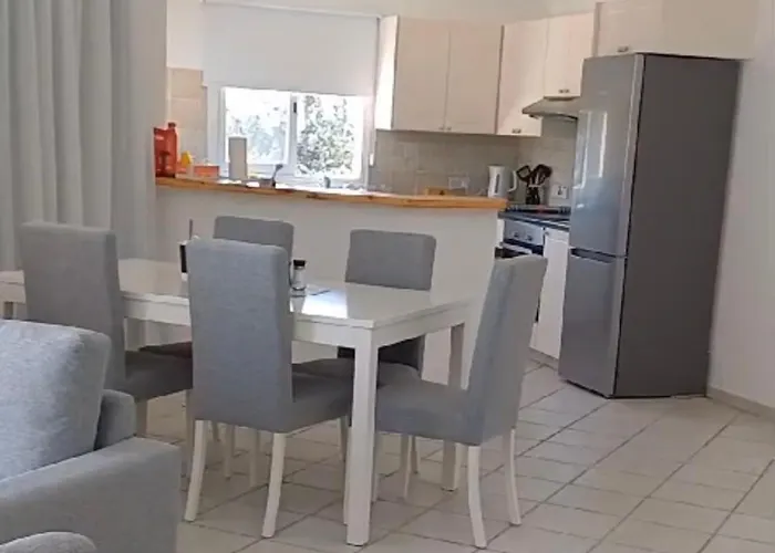 Paradise Gardens - Superb Large 3 Bed 2 Bath