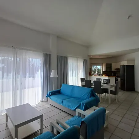 Paradise Gardens - Superb Large 3 Bed 2 Bath 아파트 파포스